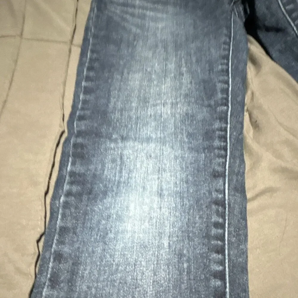 Levis levi 710